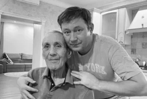 Народный артист Башкортостана Айдар Галимов прощается с отцом