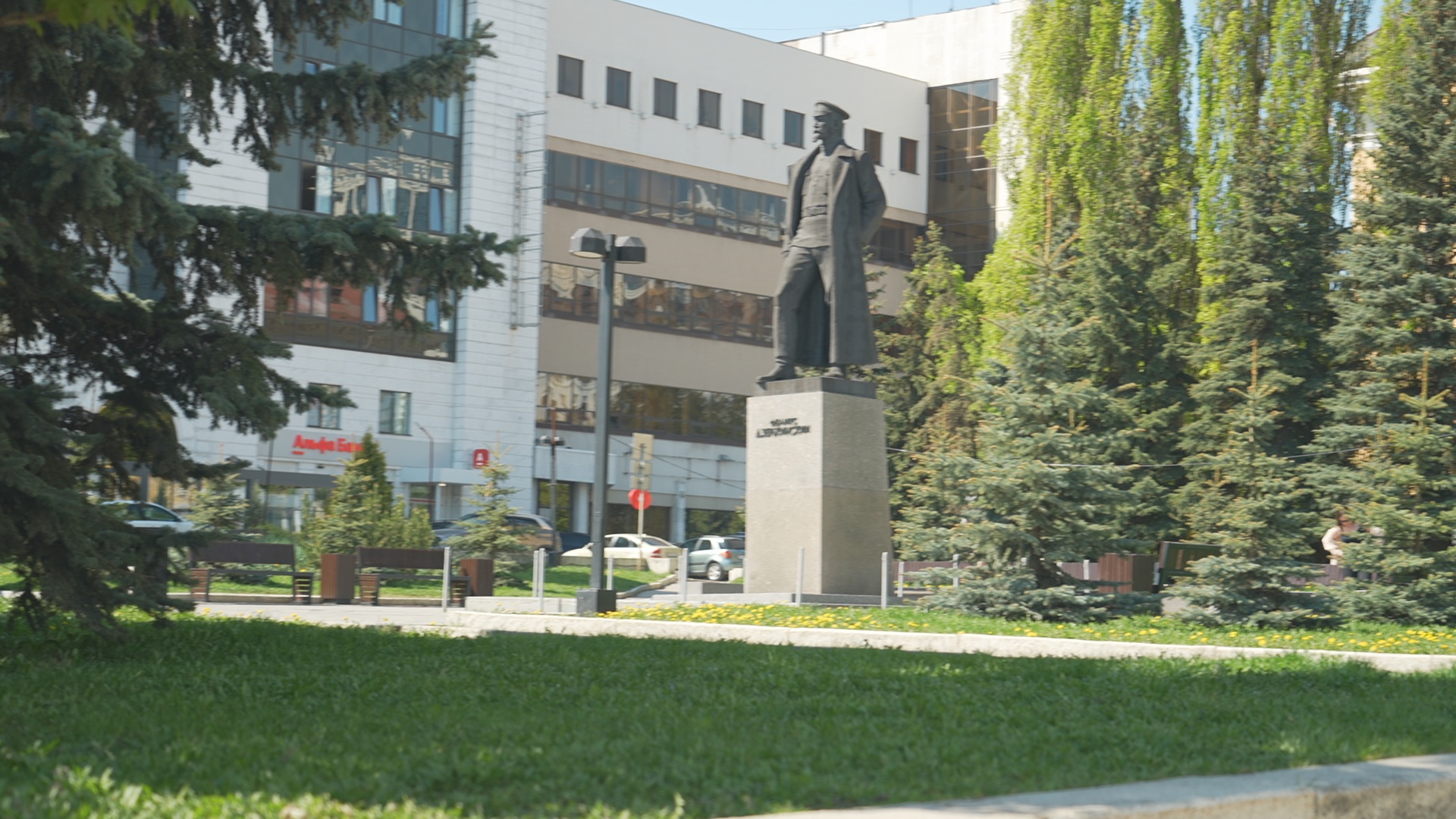 В Уфе обновили сквер Дзержинского и площадку у бюста Ушакова